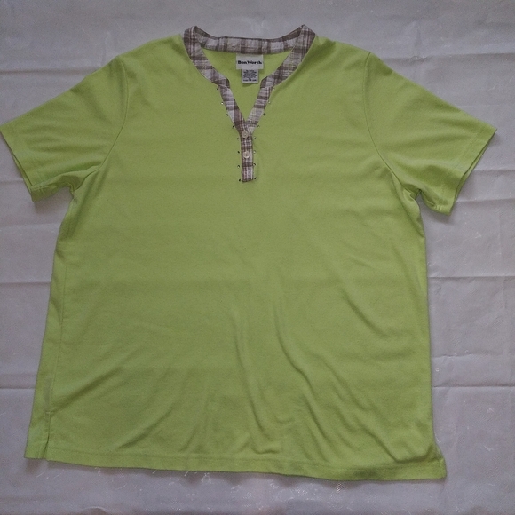 Bon Worth Woman's Sz-XL Round V-Green Plaid Neckline Short Sleeve Top - Picture 1 of 6